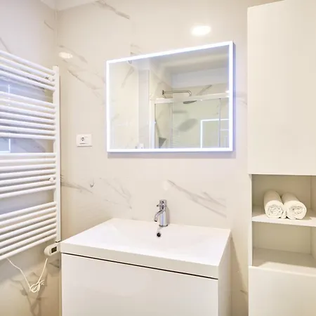 Brand New Split3 Apartment Split