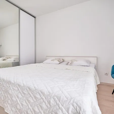 Brand New Split3 Apartment